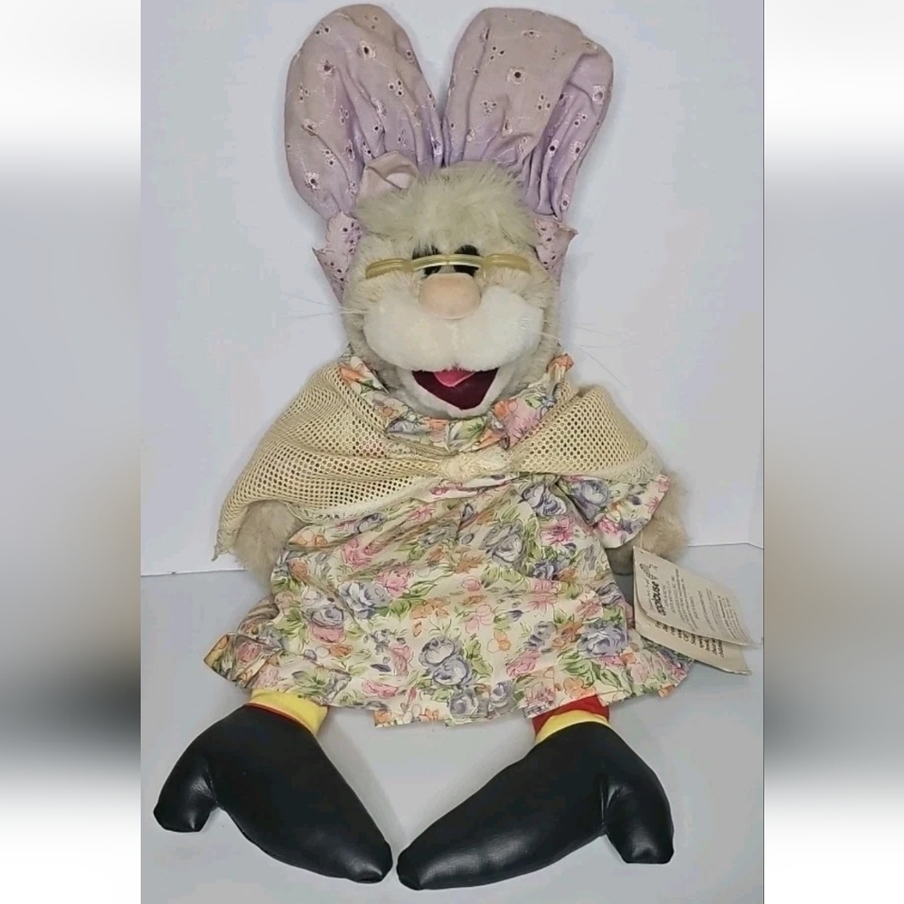 1987 Applause Jim Henson Great Grandmother Bunny Picnic Plush Puppet Vintage